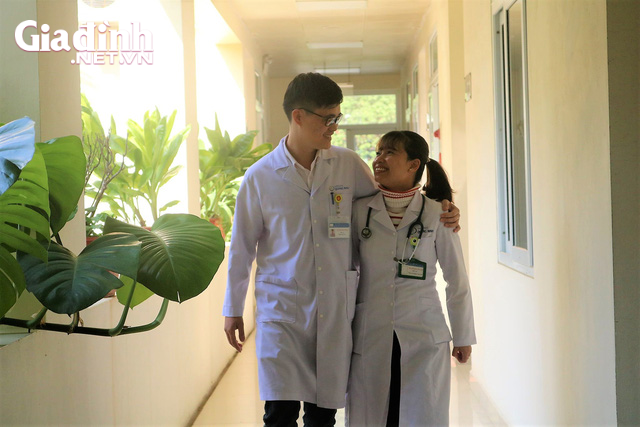 Vợ chồng bác sỹ cùng chống dịch COVID-19 ở Quảng Ninh: Không dám hẹn ngày về - Ảnh 2.
