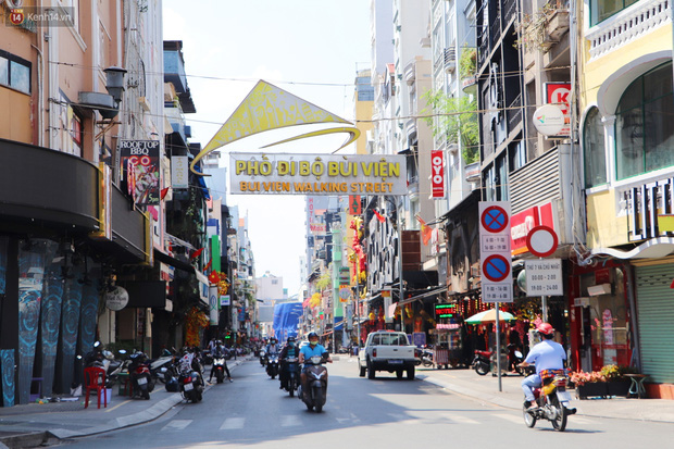 TP.HCM ngày đầu tạm dừng các hoạt động vui chơi, giải trí: Hàng quán đóng cửa, đường phố vắng vẻ - Ảnh 3.