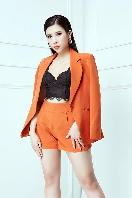 Hoa hậu Dương Yến Nhung gợi ý trang phục công sở - Ảnh 2.