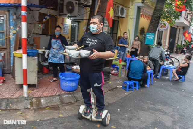 Quán phở Hà Nội ngày bán trăm bát nhờ màn giao hàng có một không hai - Ảnh 5.