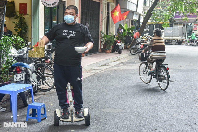 Quán phở Hà Nội ngày bán trăm bát nhờ màn giao hàng có một không hai - Ảnh 6.