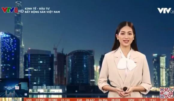 Nhan sắc nóng bỏng của người đẹp Hoa hậu Việt Nam dẫn bản tin VTV - Ảnh 2.