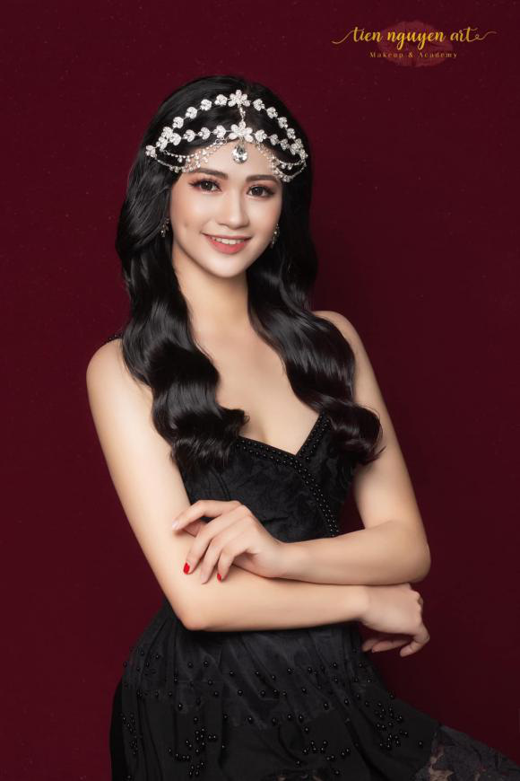 Nhan sắc nóng bỏng của người đẹp Hoa hậu Việt Nam dẫn bản tin VTV - Ảnh 12.
