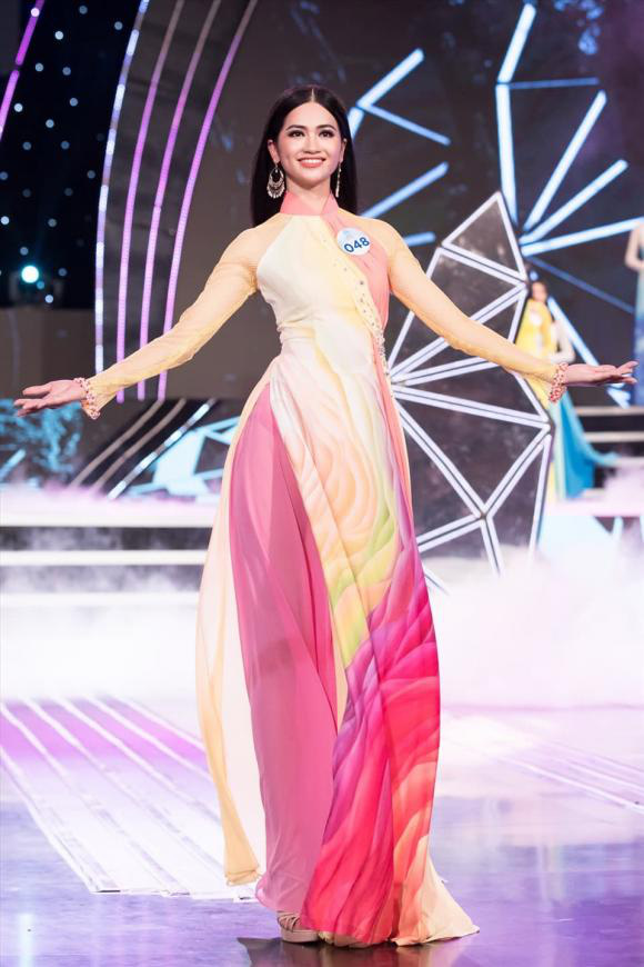Nhan sắc nóng bỏng của người đẹp Hoa hậu Việt Nam dẫn bản tin VTV - Ảnh 14.