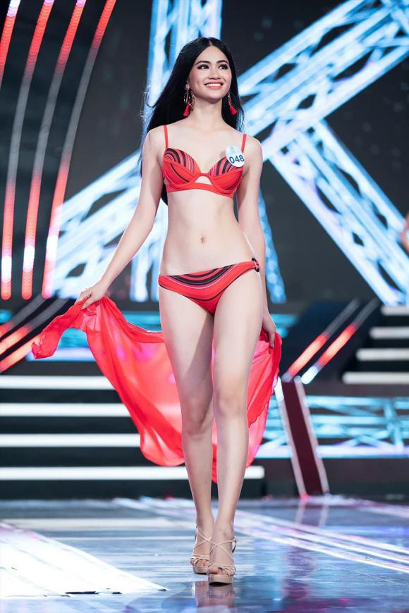 Nhan sắc nóng bỏng của người đẹp Hoa hậu Việt Nam dẫn bản tin VTV - Ảnh 7.