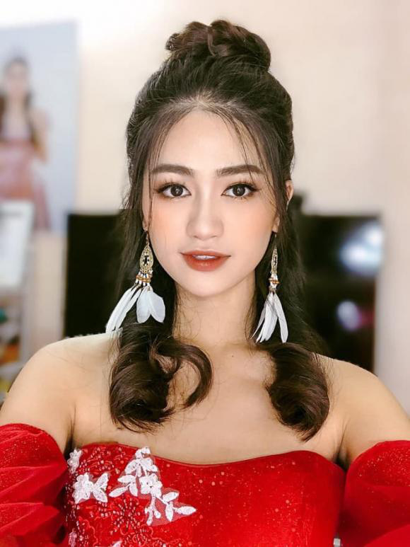 Nhan sắc nóng bỏng của người đẹp Hoa hậu Việt Nam dẫn bản tin VTV - Ảnh 10.
