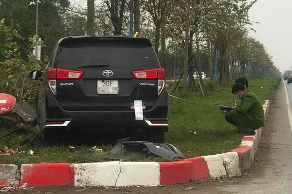 Ô tô đâm điên loạn khiến ba người thương vong ở Hà Nội - Ảnh 1.