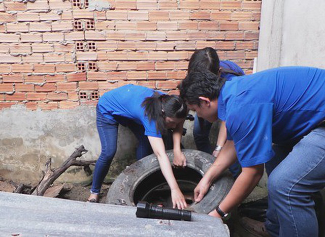 Vết muỗi ch&iacute;ch khiến b&eacute; 9 th&aacute;ng tuổi sốc nặng, nguy kịch - Ảnh 3.