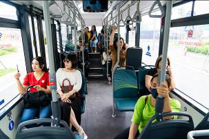 Háo hức khám phá xe buýt điện đầu tiên tại Việt Nam với những trải nghiệm “cực chất” - Ảnh 6.
