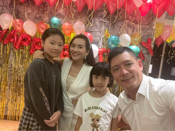 Vợ đại gia của Bình Minh khoe ảnh 13 năm kết hôn, Trương Ngọc Ánh nhận là bà mối hạnh phúc - Ảnh 4.