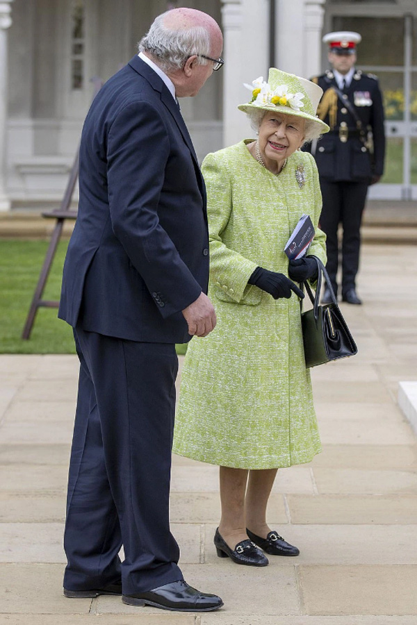 Hình ảnh tươi cười của Nữ hoàng Anh sau 5 tháng ở ẩn và thông điệp sâu sắc đến vợ chồng Meghan Markle và Harry - Ảnh 3.