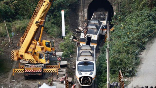 Đài Loan phát lệnh bắt nghi phạm vụ tai nạn tàu làm 51 người chết - Ảnh 1.