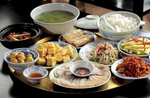 Về quê chơi thấy chị dâu đưa mẹ chồng 100 nghìn dặn Bà mua gì ngon đãi khách, nàng dâu có pha xử lý cực chất làm ai cũng phục - Ảnh 2. Về quê chơi thấy chị dâu đưa mẹ chồng 100 nghìn dặn Bà mua gì ngon đãi khách, nàng dâu có pha xử lý cực chất làm ai cũng phục - Ảnh 2.