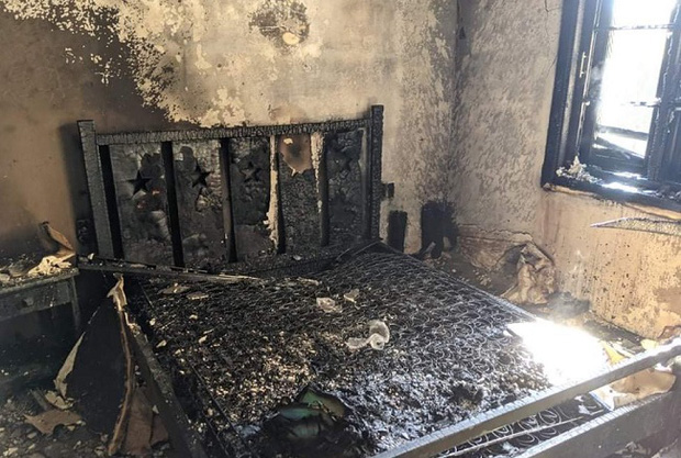 Cụ bà 80 tuổi may mắn thoát khỏi ngôi nhà bị cháy rụi - Ảnh 1.
