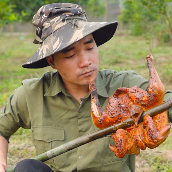 Hot TikToker ‘Anh Nông Dân’ hỗ trợ tiêu thụ được gần 1 tấn cam bóc Phủ Quỳ cho nông dân Nghệ An chỉ sau 1 ngày - Ảnh 1.