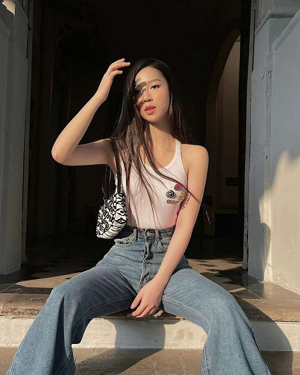 Học sao Việt cách phối đồ với quần jeans siêu mát mẻ, nàng khỏi lo bức bối trong ngày hè - Ảnh 5.