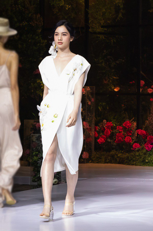 Kiểu váy trắng dịu mát được hội mỹ nhân Thái mê mẩn trong ngày nắng - Ảnh 13.