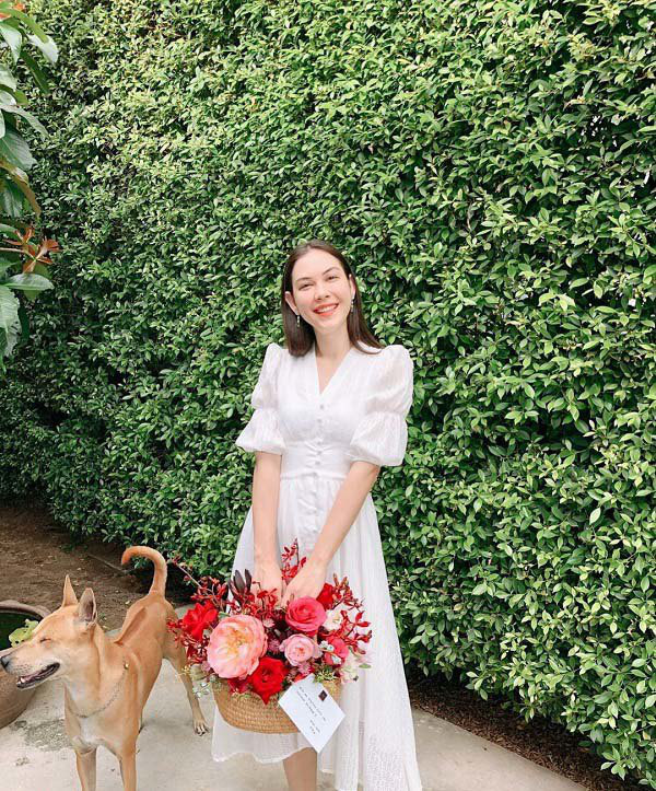 Kiểu váy trắng dịu mát được hội mỹ nhân Thái mê mẩn trong ngày nắng - Ảnh 9.