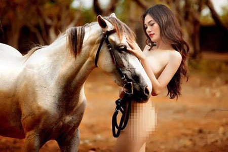 Những bức hình nude khiến người xem... thương hại 3 Những bức hình nude khiến người xem... thương hại 3