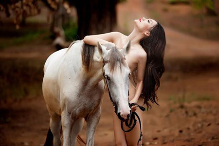 Những bức hình nude khiến người xem... thương hại 4 Những bức hình nude khiến người xem... thương hại 4