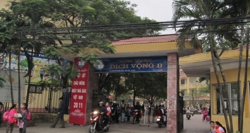 H&agrave; Nội:  Đ&oacute;ng giả phụ huynh bắt c&oacute;c học sinh 1