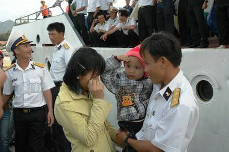 Nh&oacute;i l&ograve;ng ph&uacute;t chia ly của người l&iacute;nh biển 2