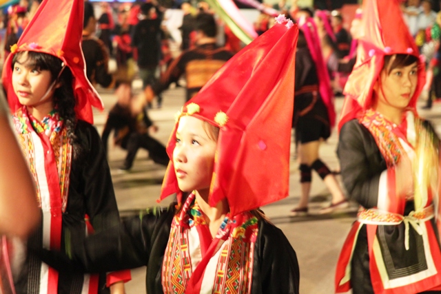 Ngắm các cô gái xinh đẹp tại Carnaval Hạ Long 7