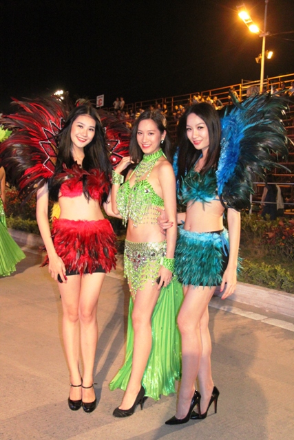 Hoa hậu Thuỳ Dung và dàn người mẫu “thiêu cháy” khán giả Carnaval Hạ Long 11