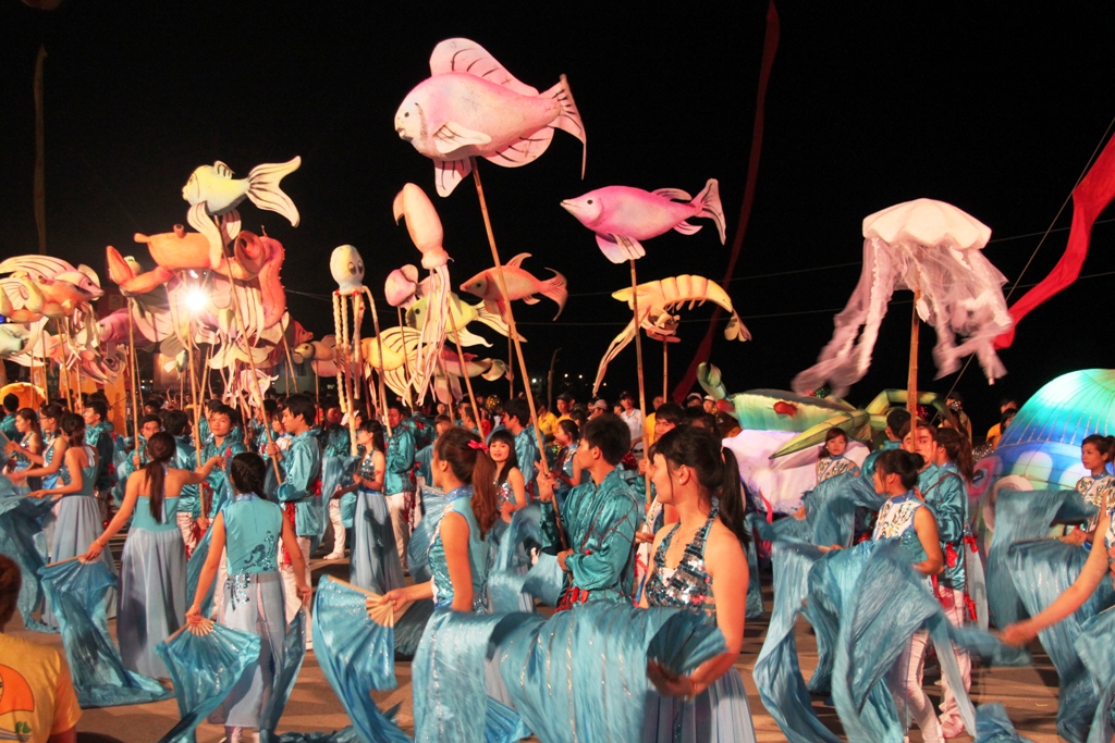Cập nhật không gian rực sáng tại Carnaval Hạ Long 2013 13