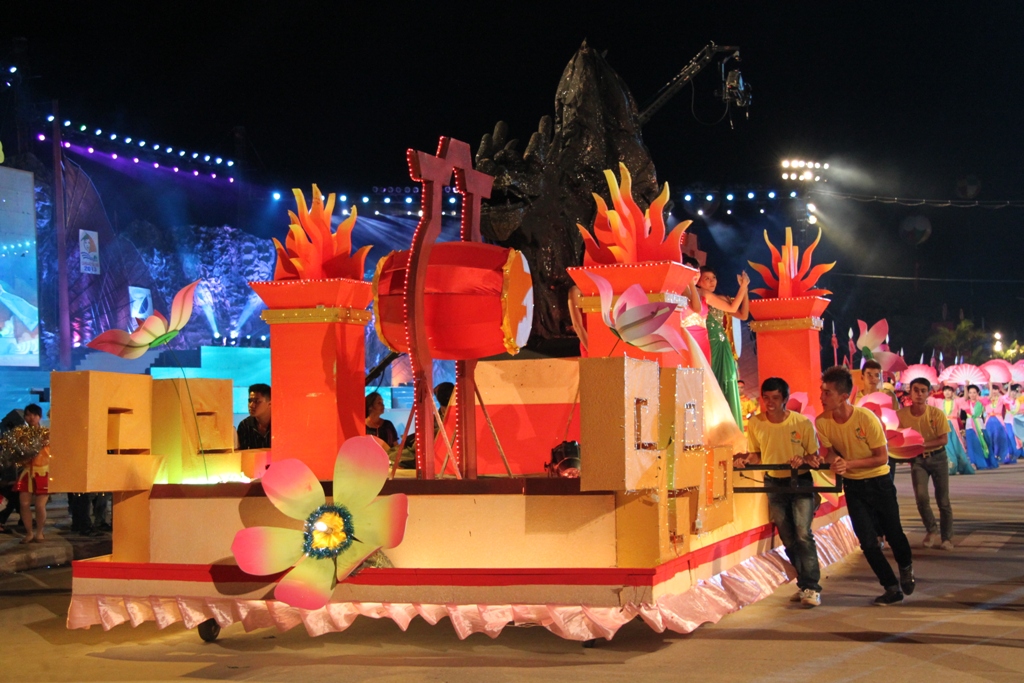 Cập nhật không gian rực sáng tại Carnaval Hạ Long 2013 15