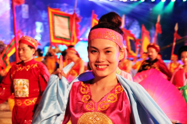 Ngắm c&aacute;c c&ocirc; g&aacute;i xinh đẹp tại Carnaval Hạ Long 10