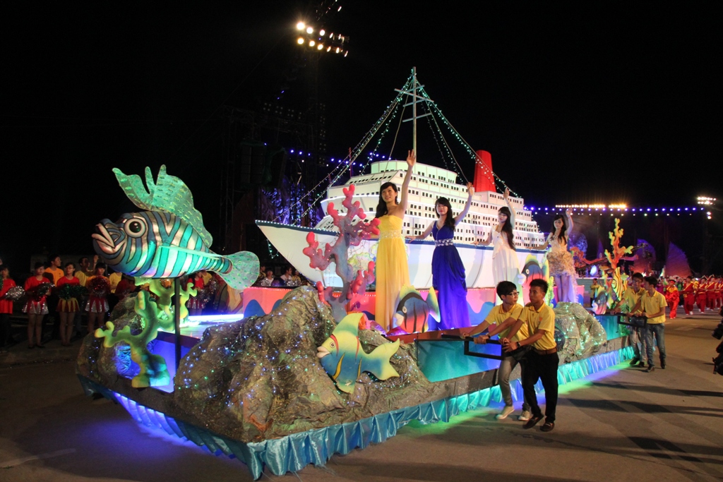 Cập nhật không gian rực sáng tại Carnaval Hạ Long 2013 17