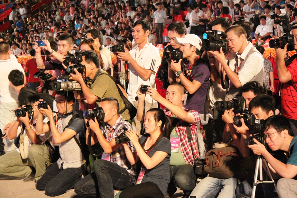 Cập nhật kh&ocirc;ng gian rực s&aacute;ng tại Carnaval Hạ Long 2013 19