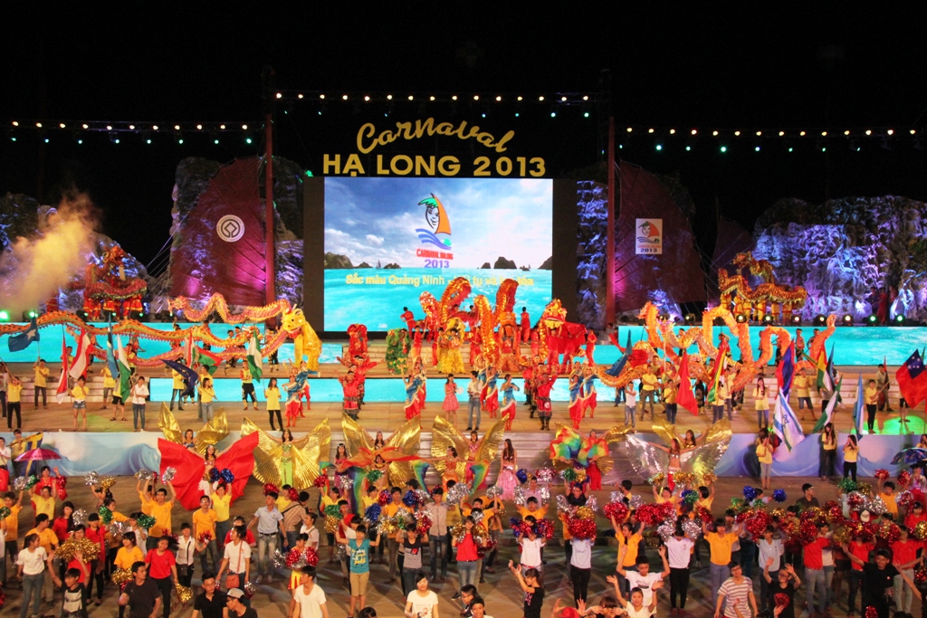 Cập nhật kh&ocirc;ng gian rực s&aacute;ng tại Carnaval Hạ Long 2013 20