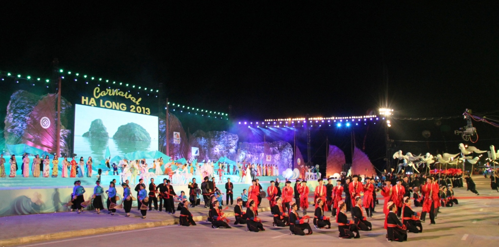 Cập nhật không gian rực sáng tại Carnaval Hạ Long 2013 3
