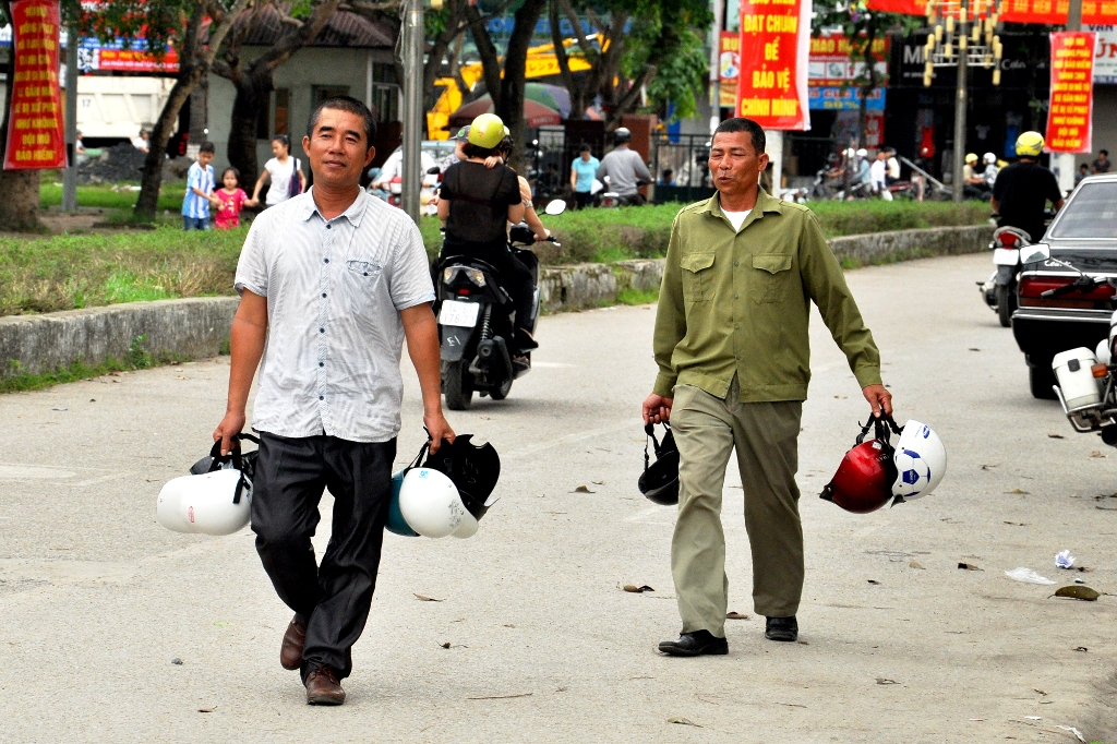 Người dân Quảng Ninh háo hức đi đổi MBH có trợ giá 2