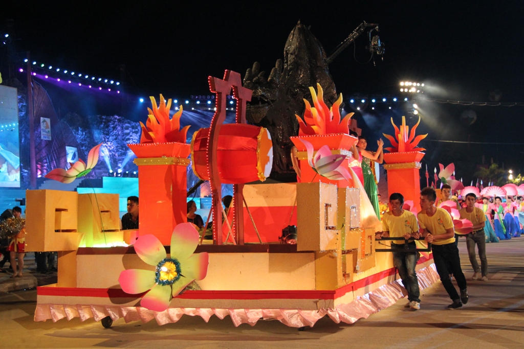 Ngắm hình ảnh rực rỡ tại lễ hội Carnaval Hạ Long 2013 5