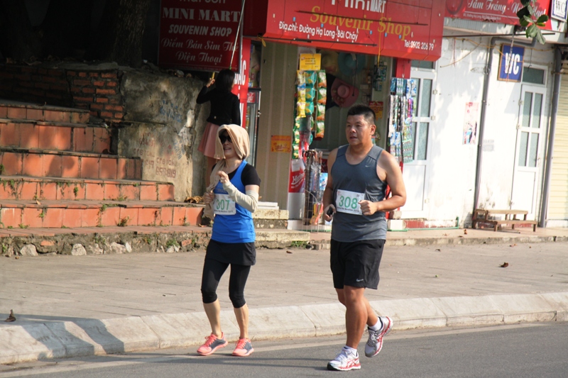 Những hình ảnh ấn tượng tại giải chạy Marathon Quốc tế Ha Long Bay 12