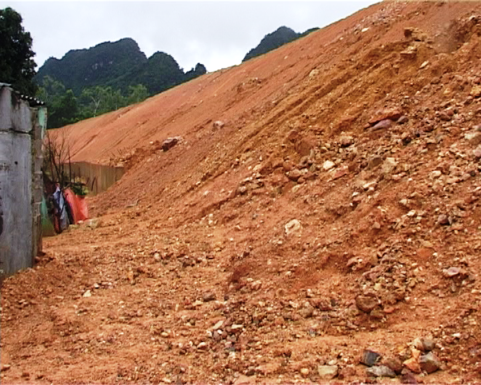 Quảng Ninh: Sạt lở đất gây nguy hiểm đến tính mạng người dân 8