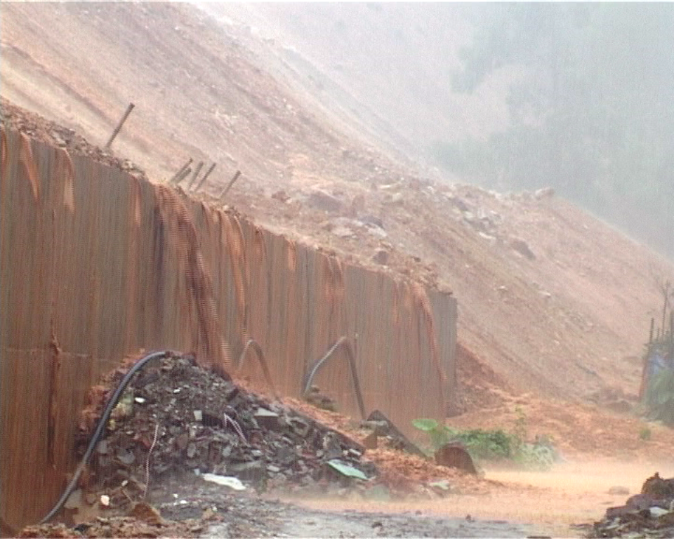 Quảng Ninh: Sạt lở đất gây nguy hiểm đến tính mạng người dân 7