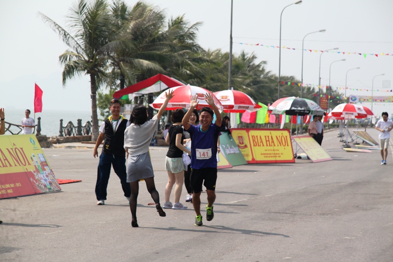 Những hình ảnh ấn tượng tại giải chạy Marathon Quốc tế Ha Long Bay 19