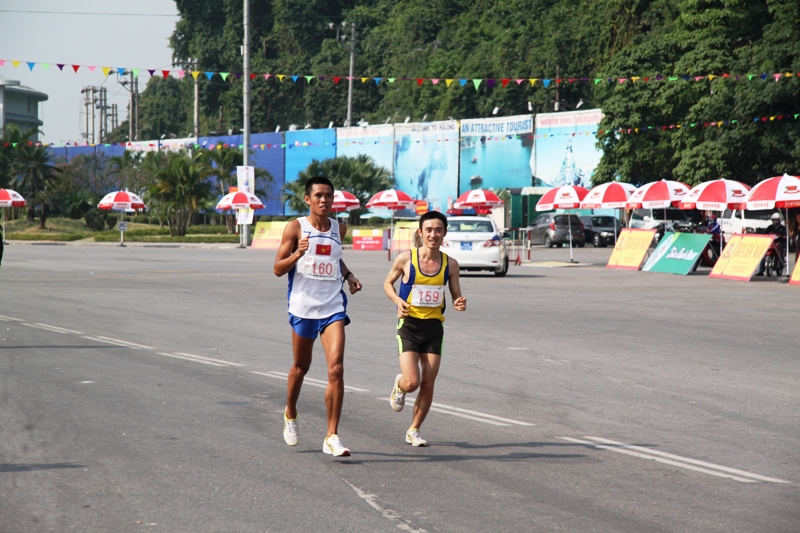 Những hình ảnh ấn tượng tại giải chạy Marathon Quốc tế Ha Long Bay 22