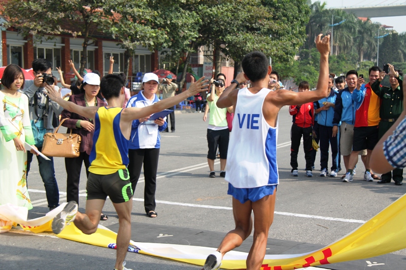 Những hình ảnh ấn tượng tại giải chạy Marathon Quốc tế Ha Long Bay 23