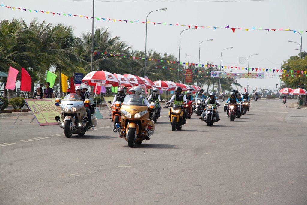 Quảng Ninh: Thắm tình hữu nghị Giải Marathon quốc tế Vịnh Hạ Long 2013  4