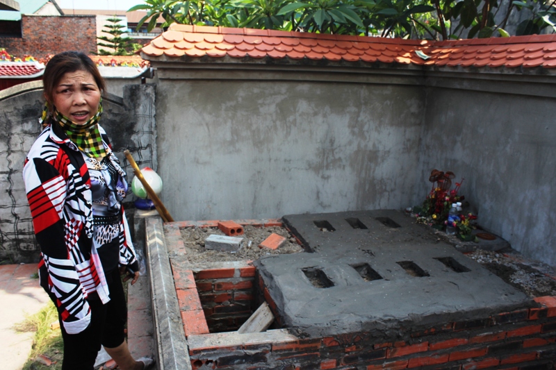 Cẩm Phả hỗ trợ gia đình đào móng di dời các phần mộ 2