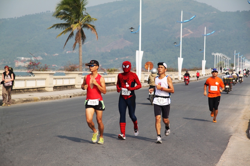 Những hình ảnh ấn tượng tại giải chạy Marathon Quốc tế Ha Long Bay 2