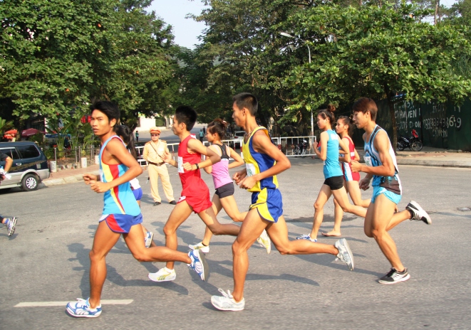 Những hình ảnh ấn tượng tại giải chạy Marathon Quốc tế Ha Long Bay 14