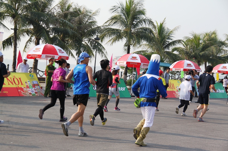Những hình ảnh ấn tượng tại giải chạy Marathon Quốc tế Ha Long Bay 5