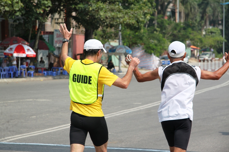 Những hình ảnh ấn tượng tại giải chạy Marathon Quốc tế Ha Long Bay 11