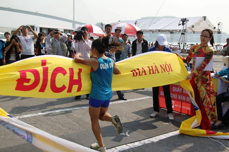 Những hình ảnh ấn tượng tại giải chạy Marathon Quốc tế Ha Long Bay 24